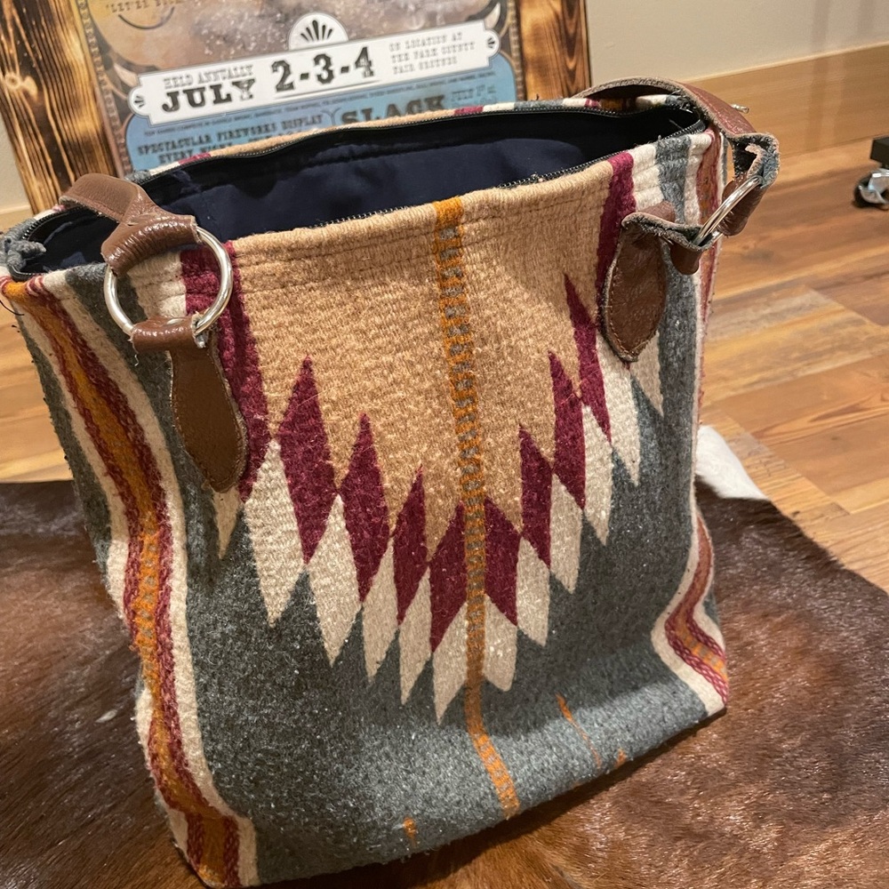 Navajo Pattern Purse - Picture 5 of 10